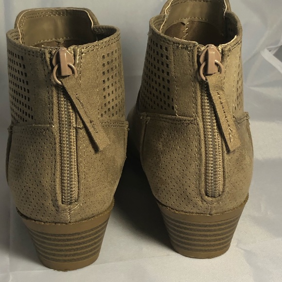 Justice Girls Taupe Ankle Boots Size 3 - Picture 5 of 5